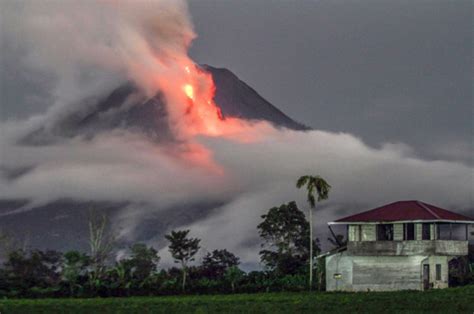 volcano eruption mount sinabung blows spewing deadly lava daily star