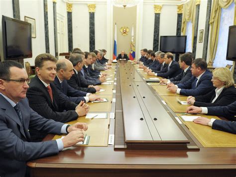 vladimir putin keeps new russian cabinet stocked with