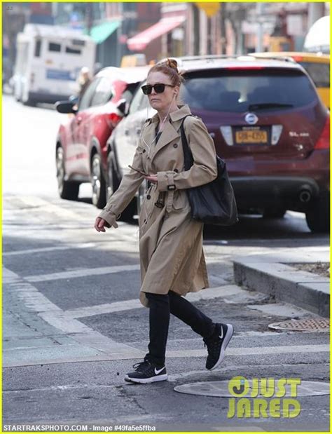 Full Sized Photo Of Julianne Moore Enjoys The Warm Weather In Nyc 03