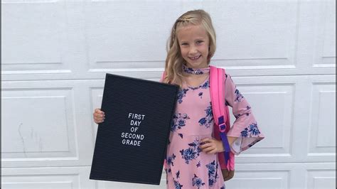 mom embarrasses daughter on first day of school 😱 youtube