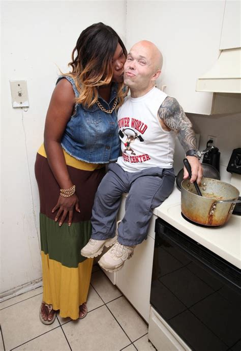 World S Strongest Dwarf To Wed 6ft 3in Tall Transgender Woman Daily