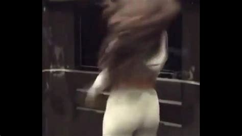 Brie Bella Bailando