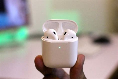 airpods flashing green consitently    worry