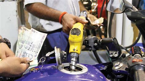 fuel  fire petrol rate crosses rs  mark  mumbai diesel price hiked   metros