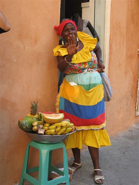 File Vendedora De Frutas Cartagena Colombia Png Wikipedia The Free