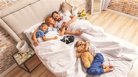 Как отучить ребенка спать в постели вместе с родителями советы