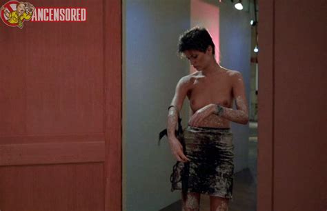naked linda fiorentino in after hours