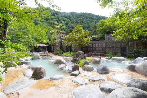 広大な森に浮かぶ温泉 ひらゆの森で大自然と露天風呂に癒される至福の休日｜るるぶandmore