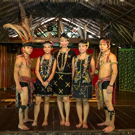 ciri khas suku dayak murut suku pedalaman indonesia