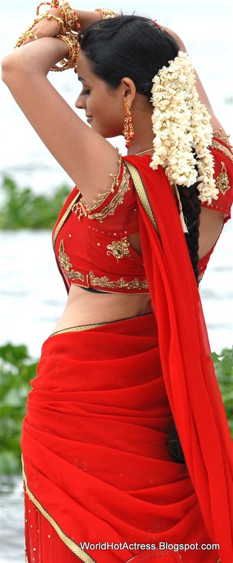 Bhavana Showing Her Hot Navel In Half Saree With Sexy