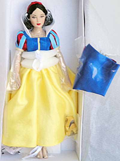 Tonner Disney Showcase Snow White Doll 2009