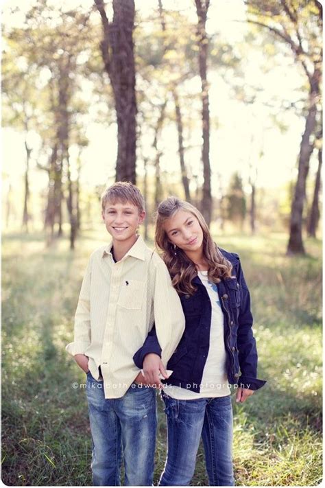 Brother And Sister Pose Older Sibling Photography Older Sibling Poses