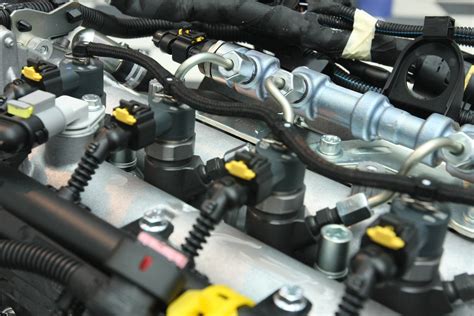 fuel injector function  maintenance  avoid  clogging