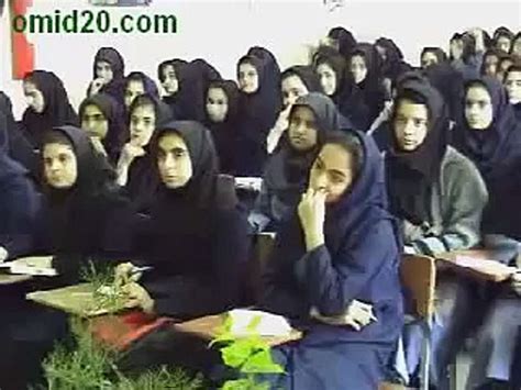 لاس زدن آخوند بی عمامه با دختر بچه ها در کلاس درس نماز Video Dailymotion