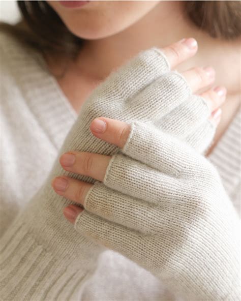 cashmere essential fingerless glove