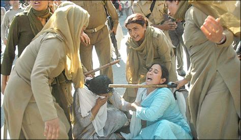 Indian Held Kashmir Jammu Kashmir Policewomen Detain
