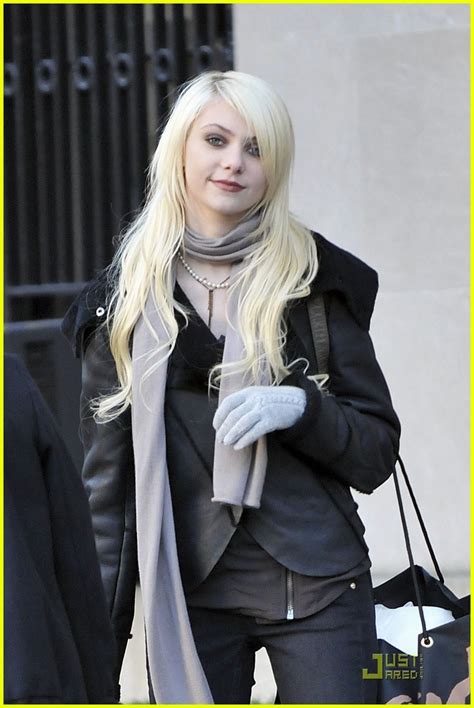taylor momsen is in the mood for gossip girl photo 2410218 taylor