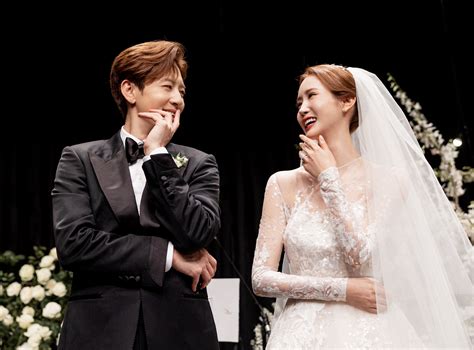 lee da hae share beautiful wedding ceremony pictures ecinema news