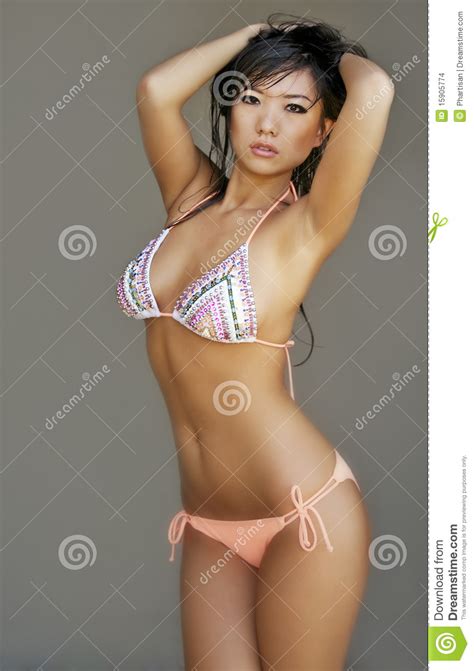 beau femme asiatique sexy dans le bikini photo stock image du bedroom attrayant 15905774