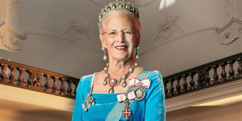 afslorer nyt portraet af dronning margrethe se hele det smukke billede