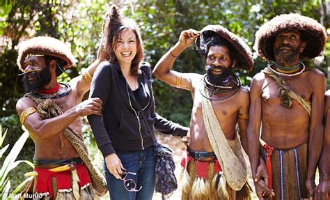 hair raising new photos give insight into the remote wigmen of papua new guinea daily mail