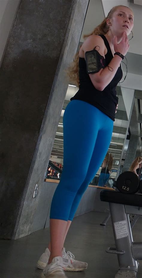 Sexy Candid Girls — Candid College Girl In Gym