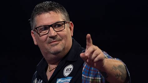 world darts championship gary anderson edges  rob cross  peter wright eases