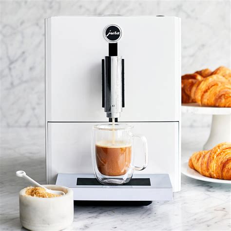 jura  automatic coffee machine sur la table