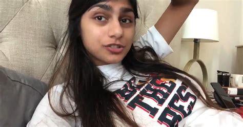 Former Porn Star Mia Khalifa Threatened By Isis You Can T Show