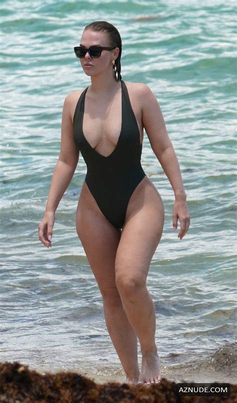 Bianca Elouise Shows Off Her Curves In A Low Cut Swimsuit With Friends