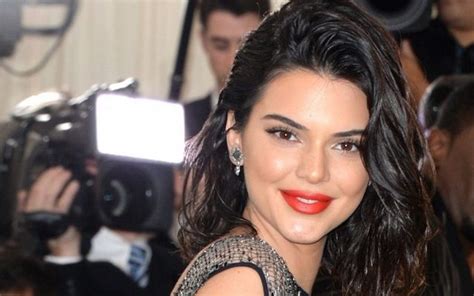 That Rock Kendall Jenner S Been Spotted With A Huge Ring