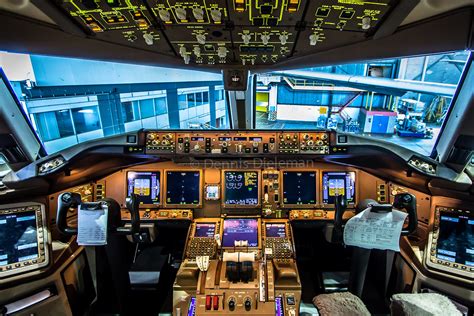Cockpit Of A Boeing 777 300er Inside A Hangar At Schiphol Flickr