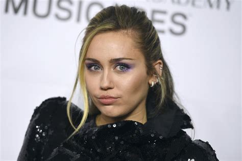 Miley Cyrus Verrät Ich Habe Ganz Viel Facetime Sex
