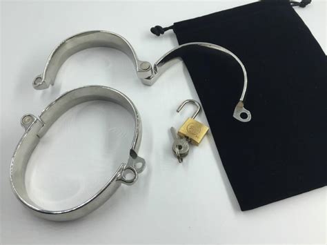 New Arrivals Female Metal Ankle Cuffs Bondage Sex Toys Foot Bracelet