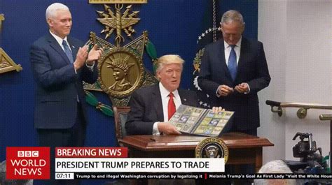 donald trump find and share on giphy