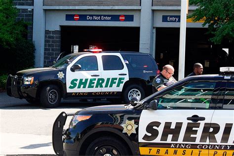 king county sheriffs office develops   training  reduce deadly