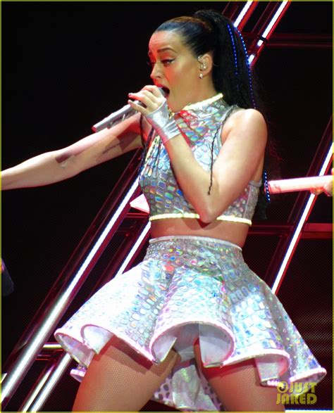 Katy Perry Kicks Off Prismatic World Tour See Set List Here Photo