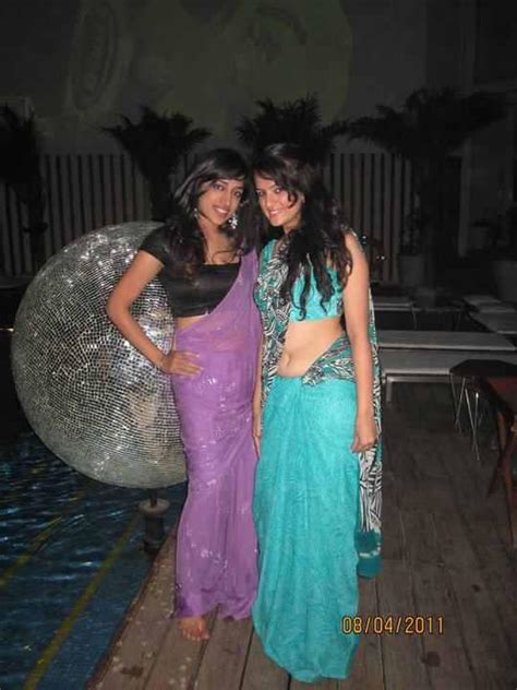 hot desi aunties showing saree below hot sexy unseen rare navel show hot actress desi aunties
