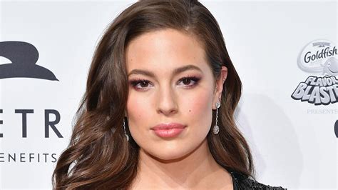 Ashley Graham Poses Nude In Super Sexy Photo Shoot Opens