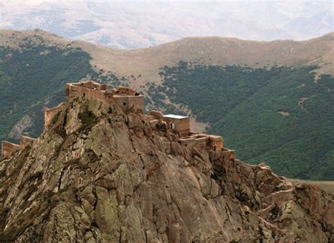 babak khoramdin castle    babak fortress located  kilometr