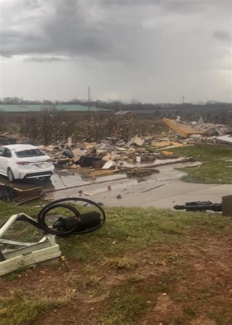 tornado damage  clarksville tn rtornado