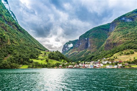 uniquely norwegian  stunning places  visit  norway lostwaldo