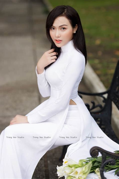 Pin By Lao Y On Ao D Ai Traditional Dresses Ao Dai Vietnamese Long