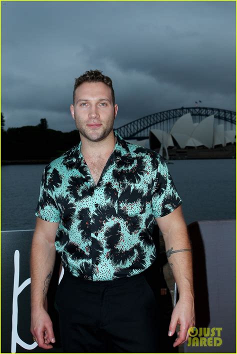 Photo Jai Courtney Gets Support From Girlfriend Mecki Dent At Storm