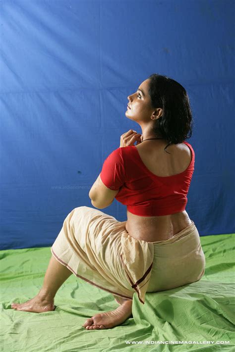 Southindian Actress Gallery Swetha Menon Hot Photos