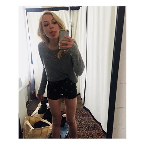 emily kinney so cute on selfie like a 20yo girl 39 photos