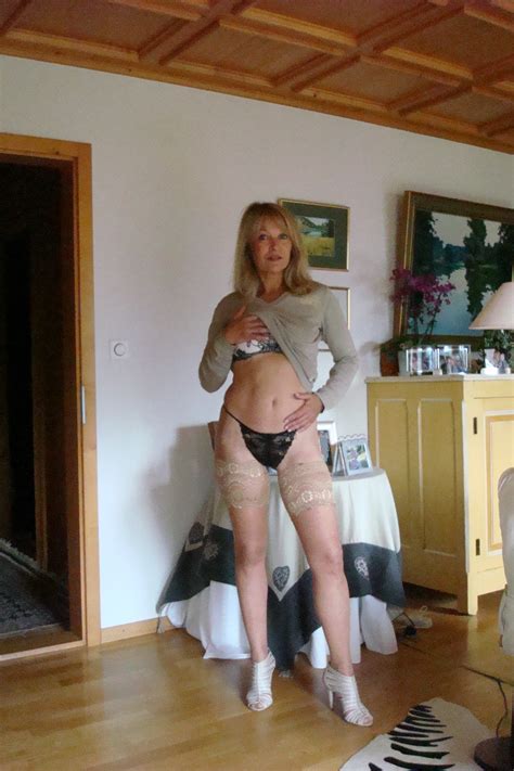 Mature Amateur Blonde Milf Wearing Stockings Tgp Gallery