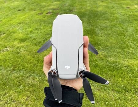 el dji mavic mini combo  tres baterias vuelve  su precio minimo en amazon  dron compacto