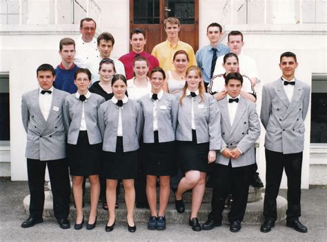photo de classe bac pro restauration 2ème année de 1999 lycée hotelier