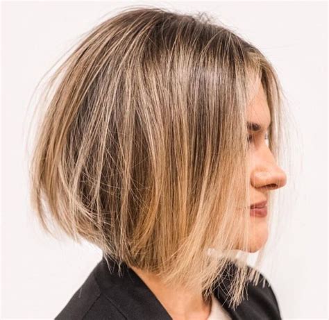 09.02.2020 · in sostanza la scalatura parte dal mento per arrivare alle spalle e raggiungere la massima lunghezza della v realizzata nella parte posteriore». Capelli | Tagli medi. 7 nuovi tagli scalati sfilati su cui puntare